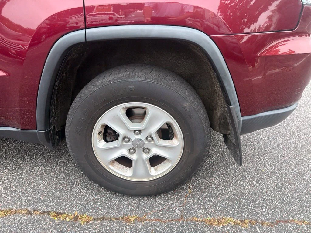 Used 2016 Red Jeep Laredo image 11