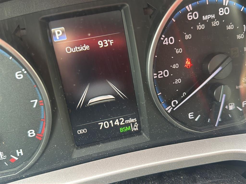 Used 2018 Super White Toyota XLE image 5