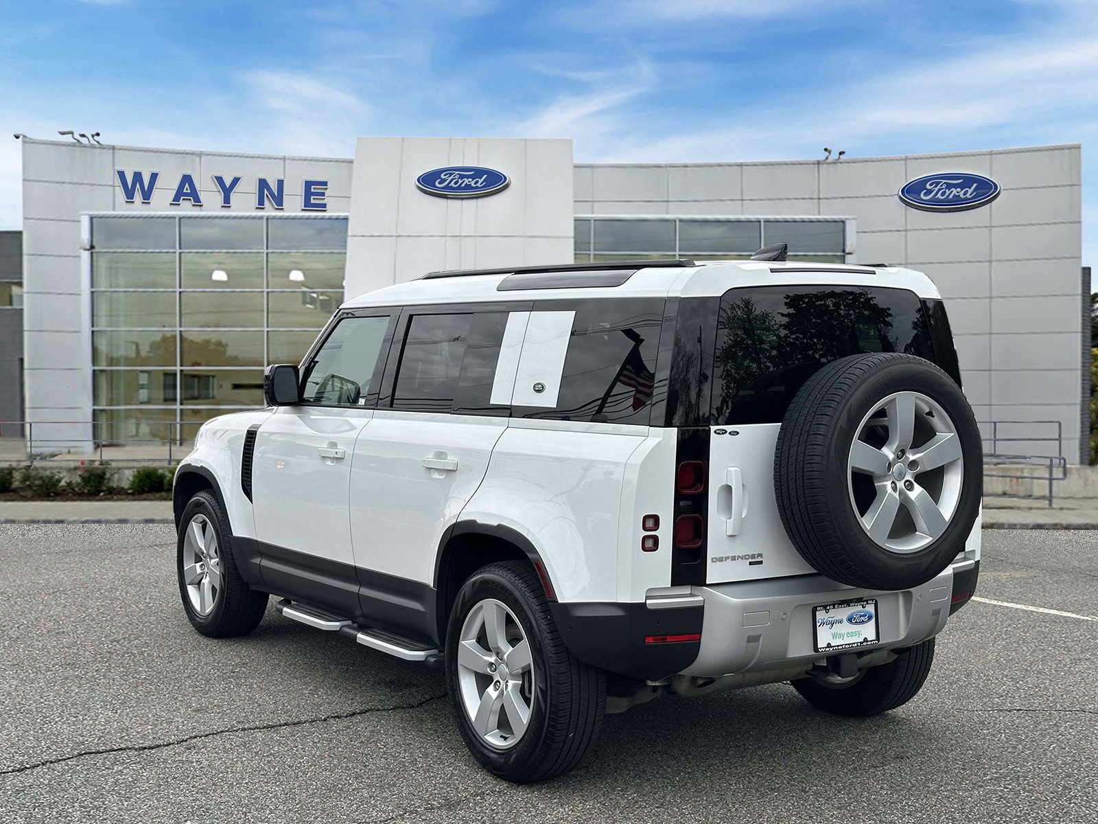 Used 2022  Land Rover SE image 4