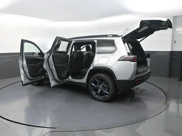 New 2026 Silver Zynith Clear-Coat Exterior Paint Jeep  image 32