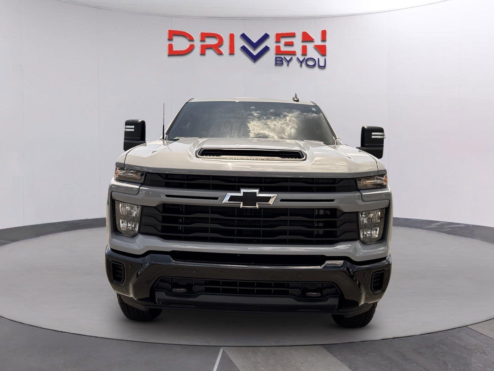 Used 2025 Slate Gray Metallic Chevrolet Custom image 9