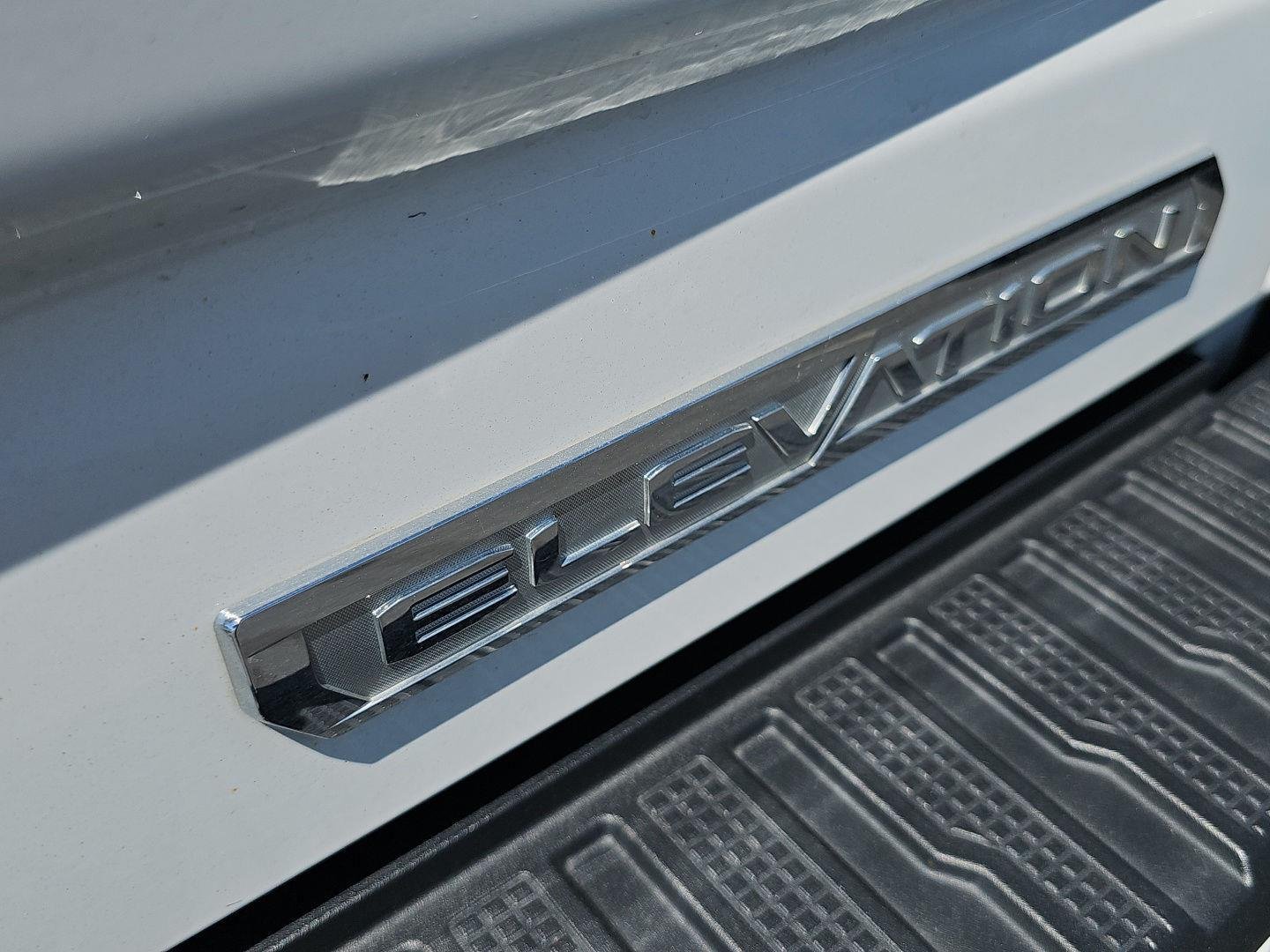 Used 2024 Summit White GMC Elevation image 32