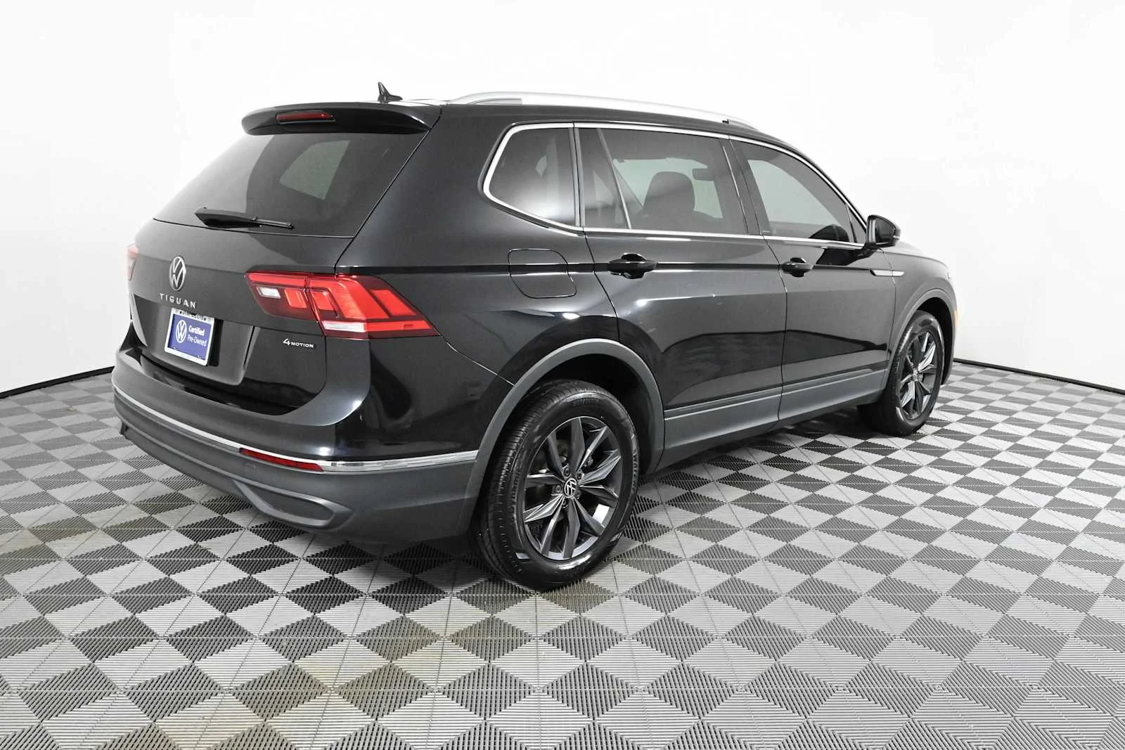 Certified Used 2022 Deep Black Pearl Volkswagen SE image 7