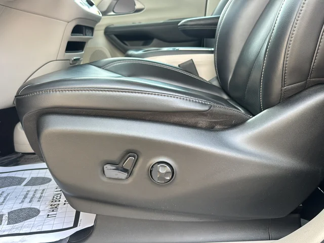 Used 2023 Gray Chrysler Touring L image 18