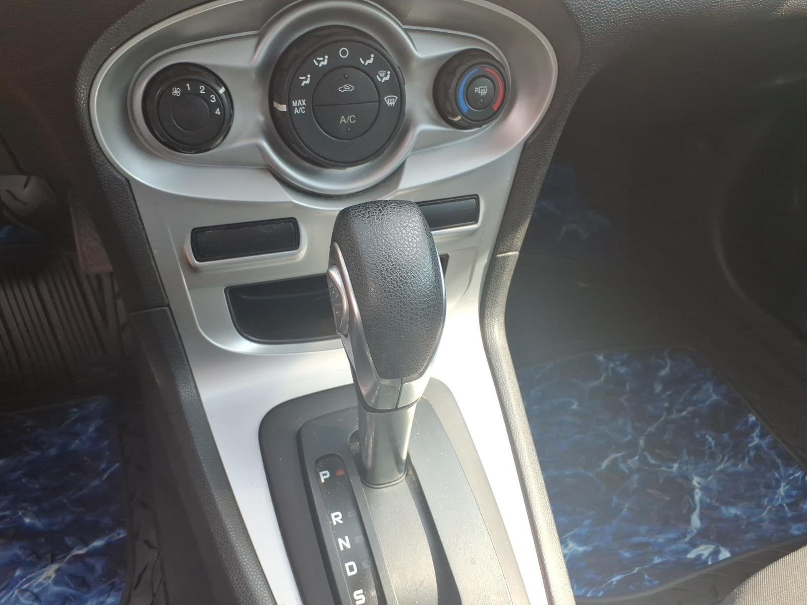 Used 2019 Lightning Blue Ford SE image 27