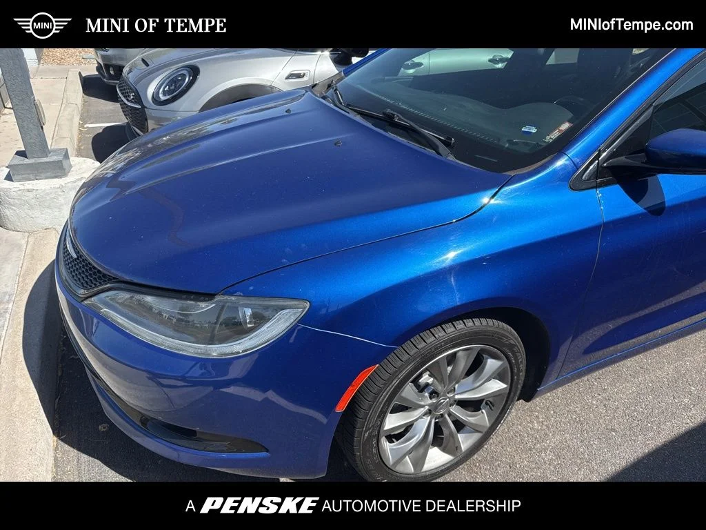 2015 Chrysler 200 S's photo