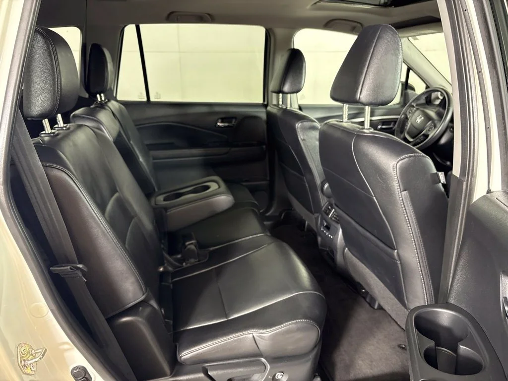 Used 2017  Honda EX-L image 19