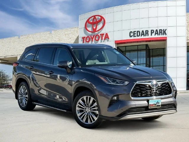 2023 Toyota Highlander Hybrid Platinum