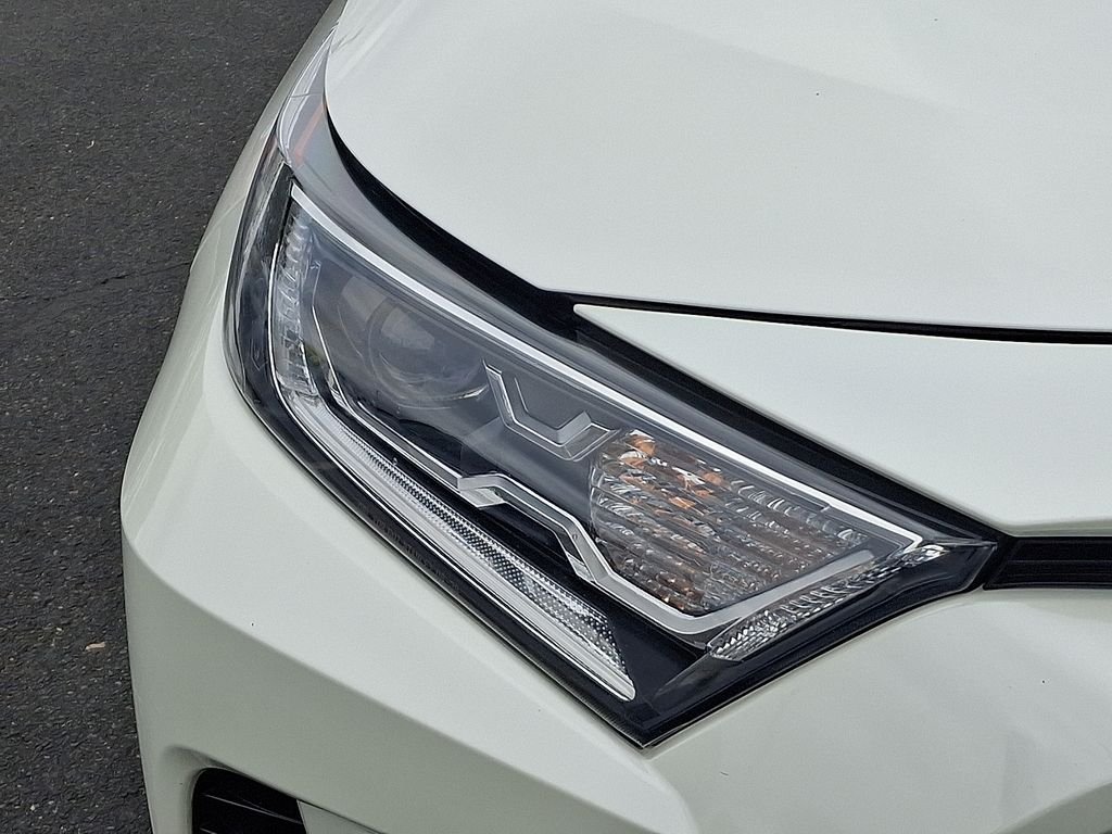 Used 2021 White Toyota XSE image 9