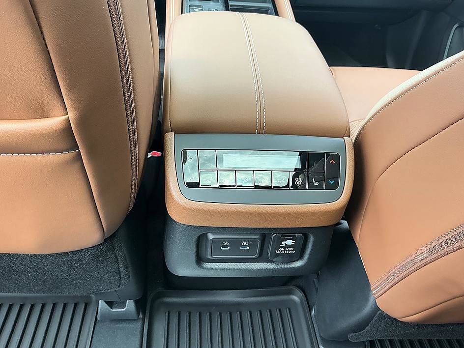 New 2026 Boulder Gray Pearl/Super Black Nissan Platinum image 25