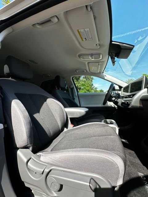 Used 2023 Cyber Gray Hyundai SE image 21