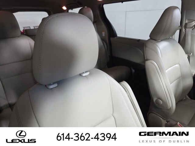 Used 2017 White Toyota XLE image 18