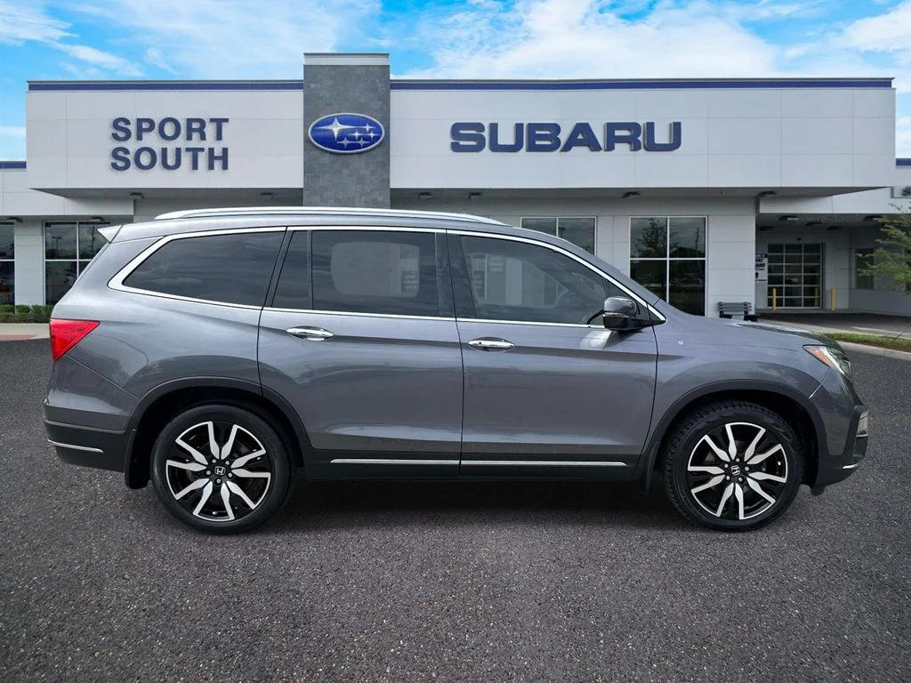 Used 2019  Honda Touring image 2