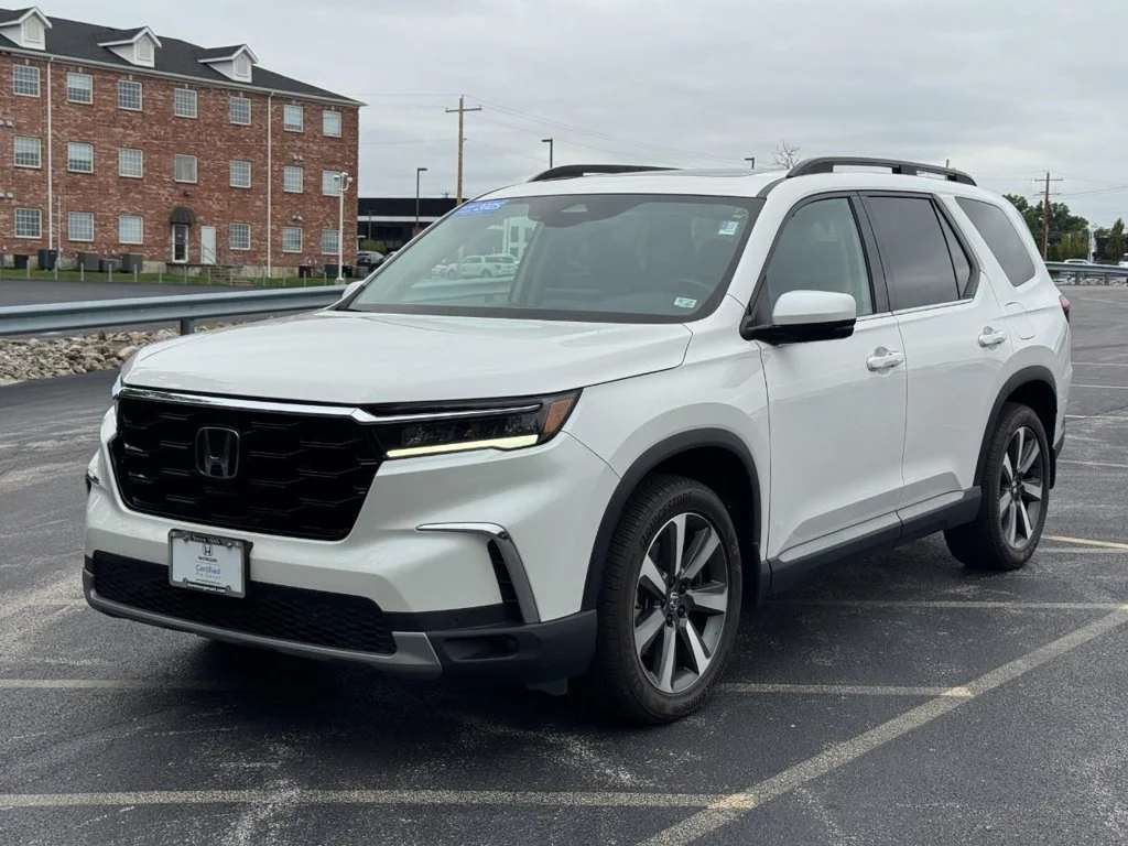 Certified Used 2025 White Honda Touring image 10