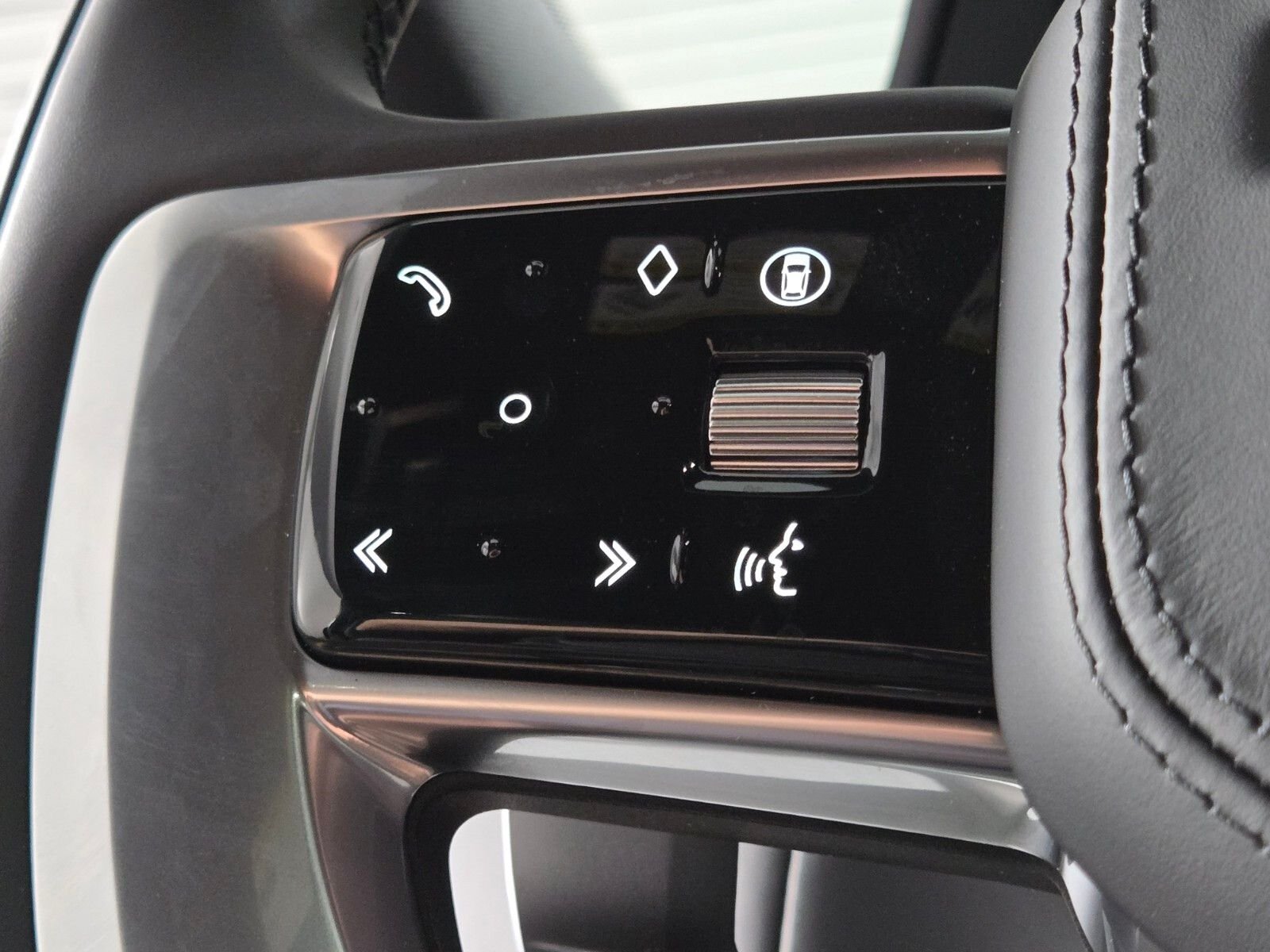 New 2026 Santorini Black Land Rover SE image 24