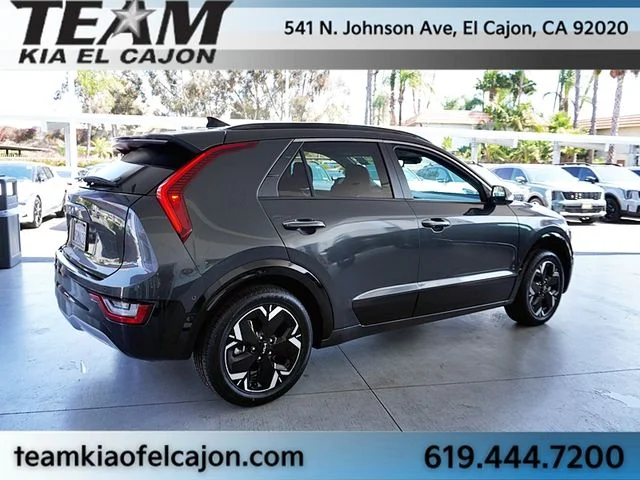 Used 2023 Gray Kia Wave image 8