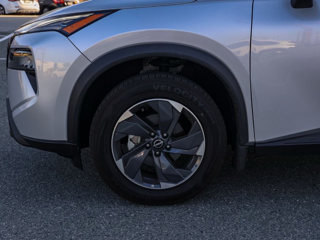 Used 2024 Silver Nissan SV image 10