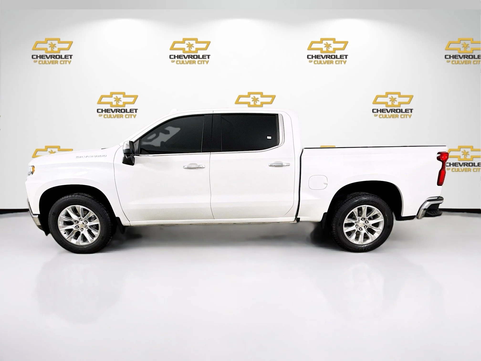 Used 2021 IRIDESCENT PEARL TRICOAT Chevrolet LTZ image 5
