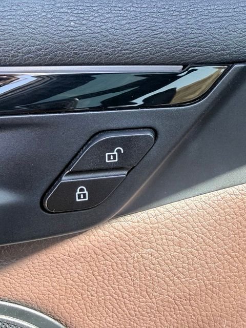 Used 2018 Green BMW xDrive28i image 23