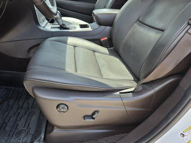 Used 2018 Ivory 3-Coat Jeep Summit image 10