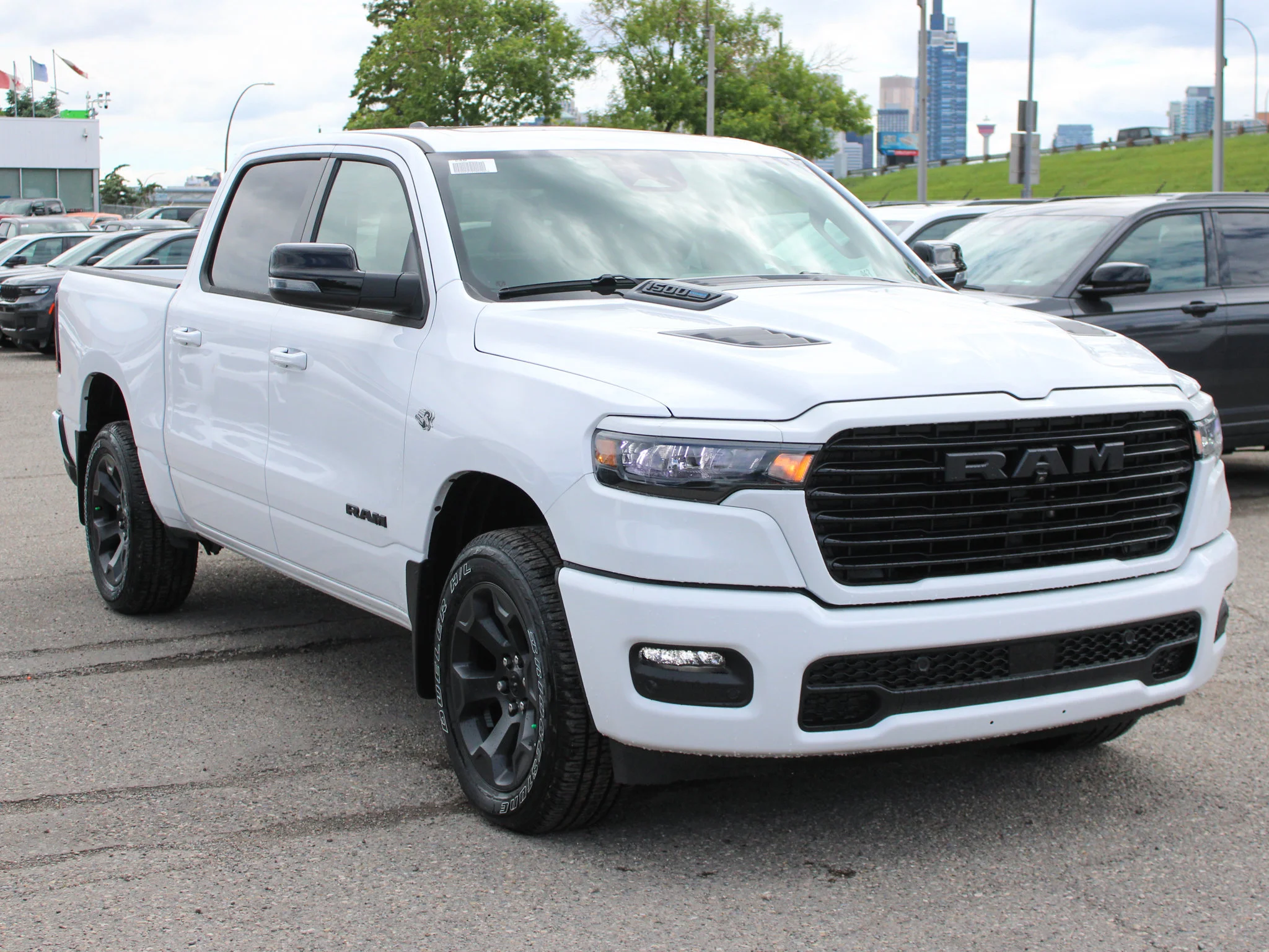 New 2026 White RAM Sport* HEMI V8 image 7