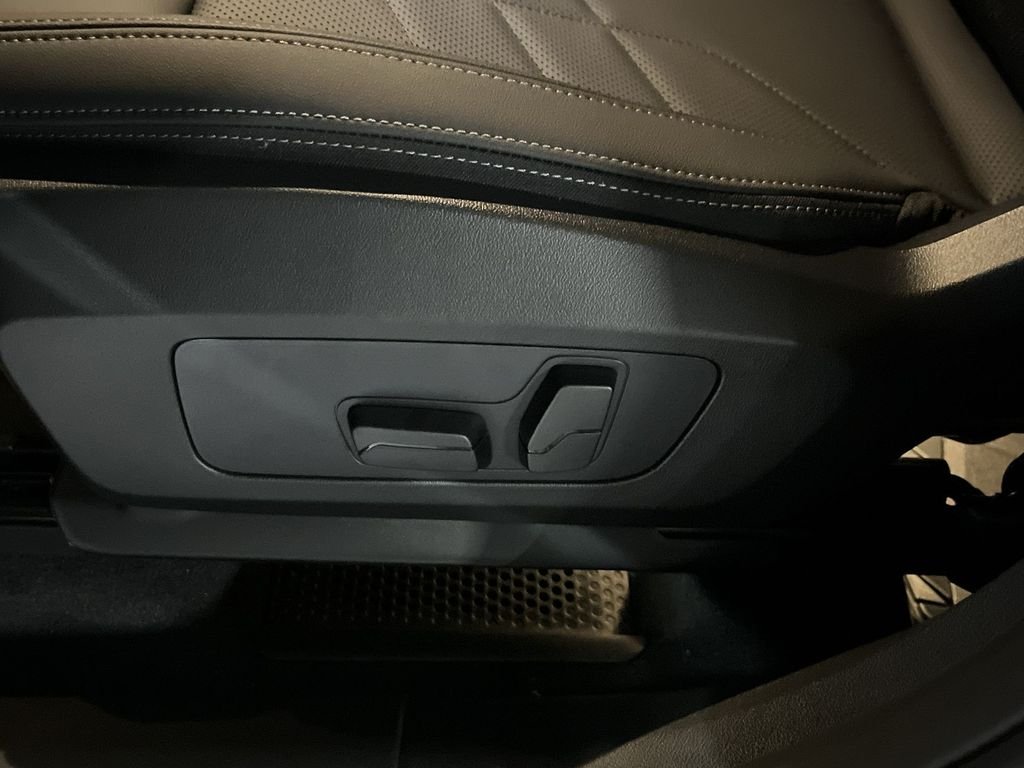 Used 2026 Black BMW xDrive28i image 12