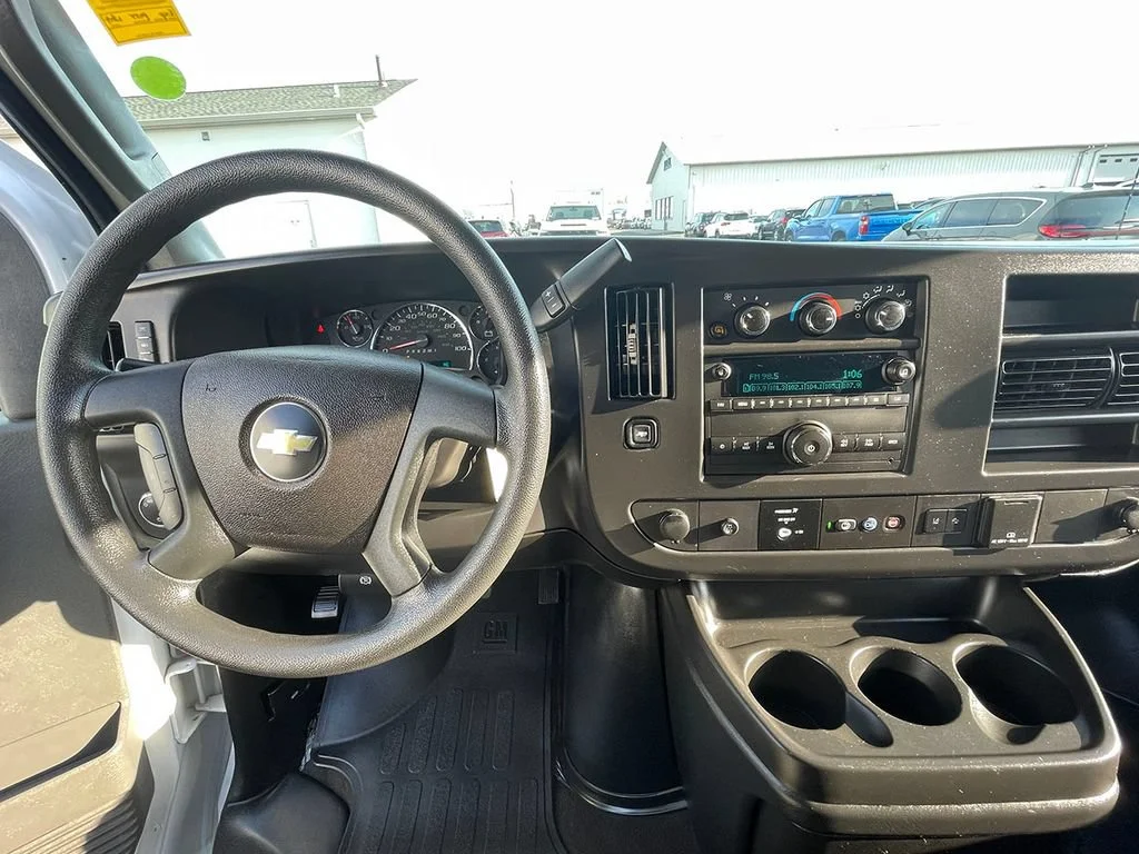 Used 2025 Summit White Chevrolet 1LT image 32