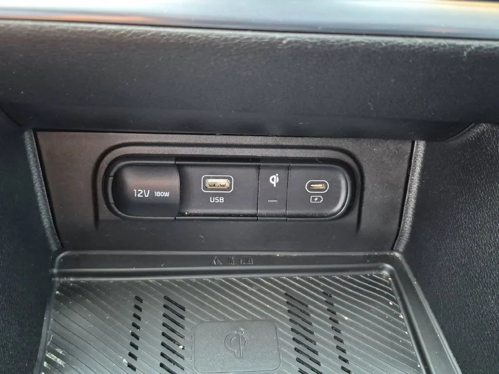 Used 2025 White Kia X-Line image 38