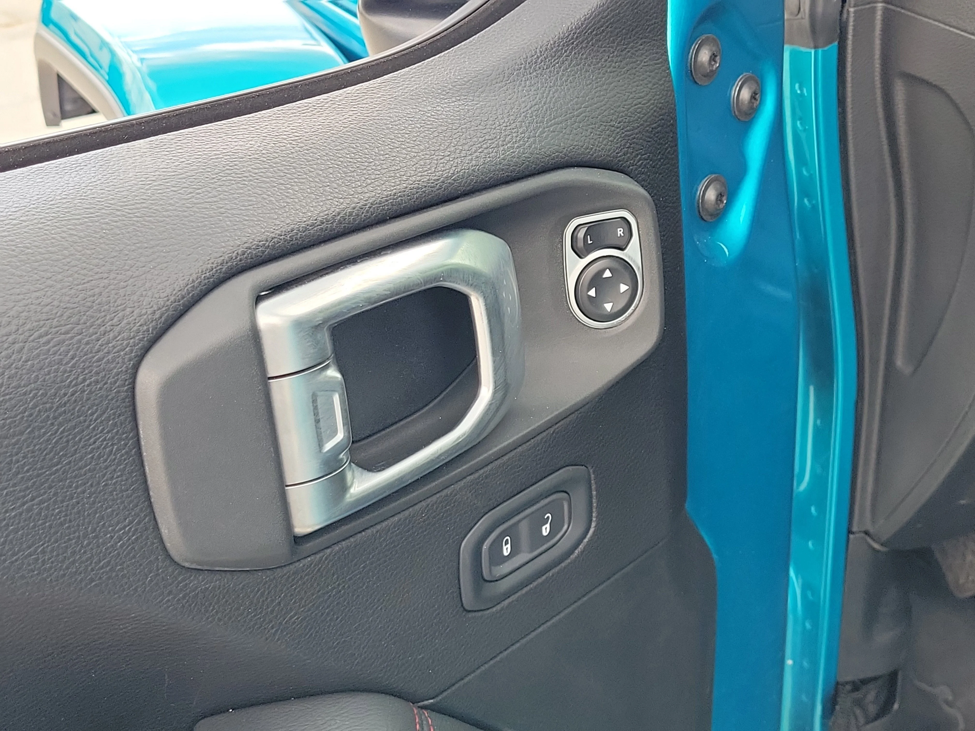 Used 2019 Bikini Pearlcoat Jeep Rubicon image 21
