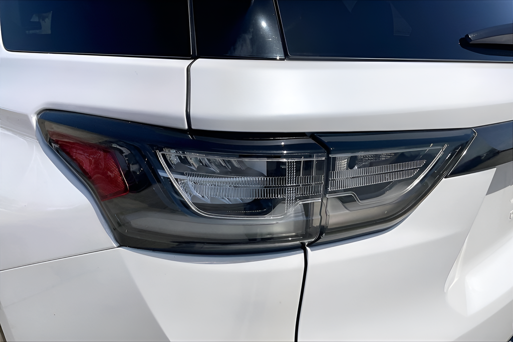 Used 2021 Beige Chevrolet Premier image 31