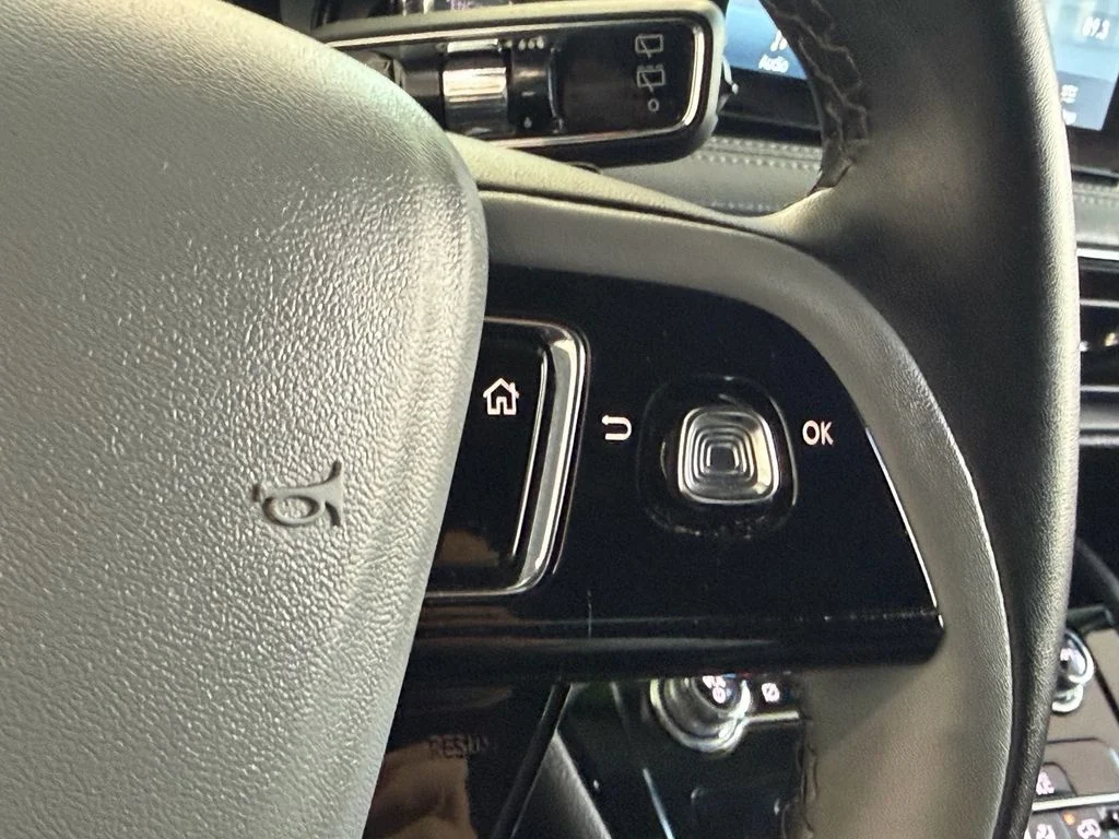 Used 2022 White Lincoln Standard image 23