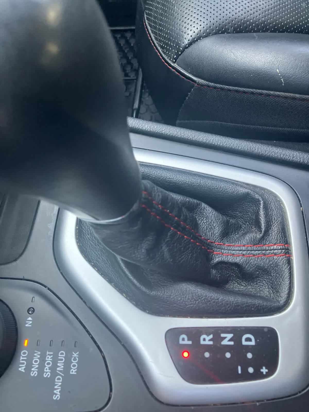 Used 2015 Granite Crystal Metallic Clearcoat Jeep Trailhawk image 25