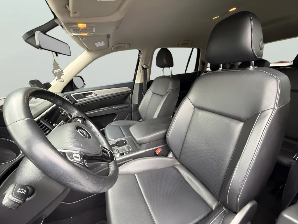 Used 2018 Black Volkswagen 3.6L V6 SE image 10