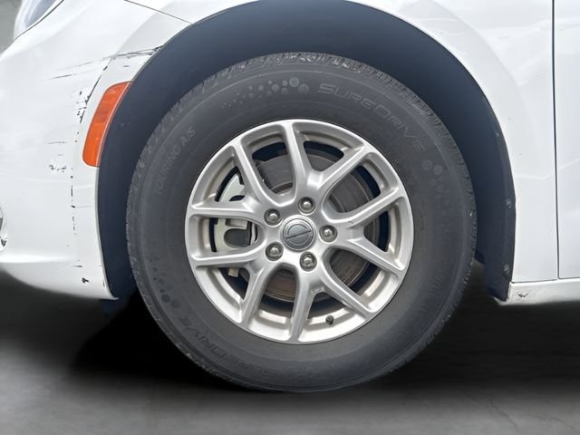 Used 2023 White Chrysler Touring L image 23