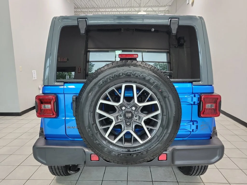 New 2026 Hydro Blue Pearl-Coat Exterior Paint Jeep Sahara image 7