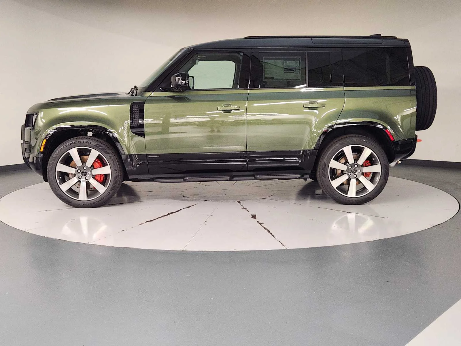 New 2026 Woolstone Green Metallic Land Rover X image 8