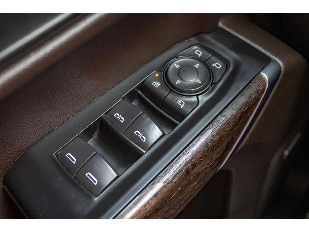 Used 2021 White Frost Tricoat GMC Denali image 36