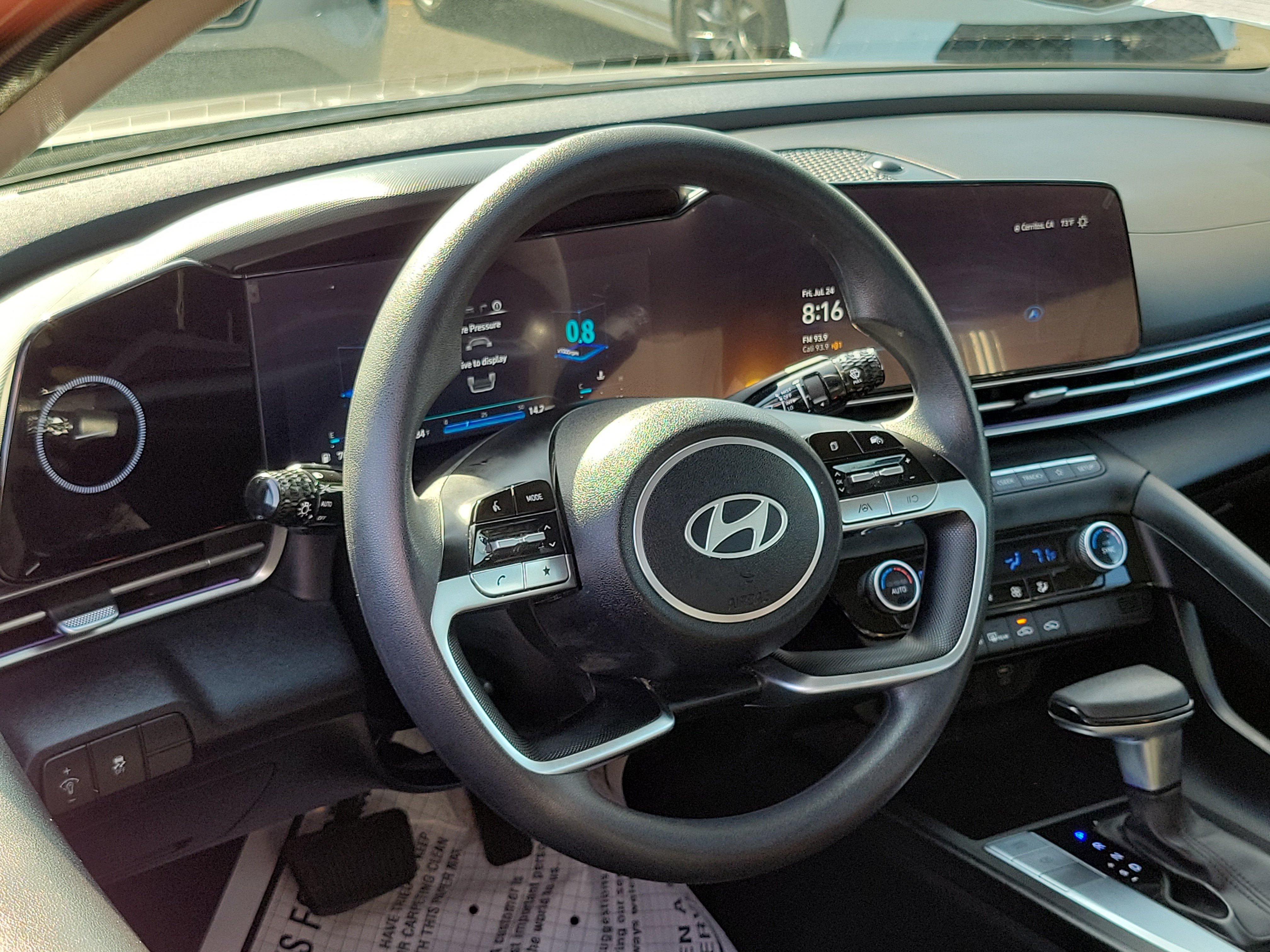 2024 Hyundai Elantra SEL - Photo 9