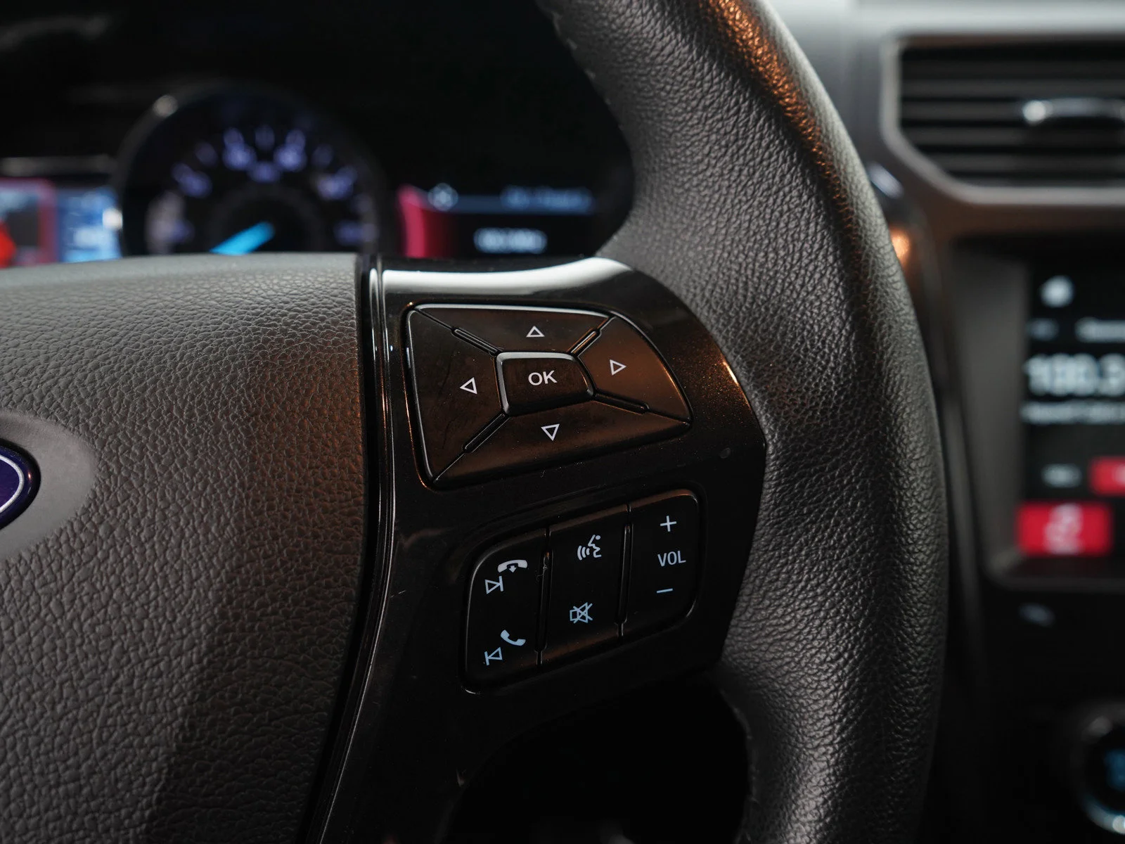 Used 2018 Magnetic Metallic Ford XLT image 29