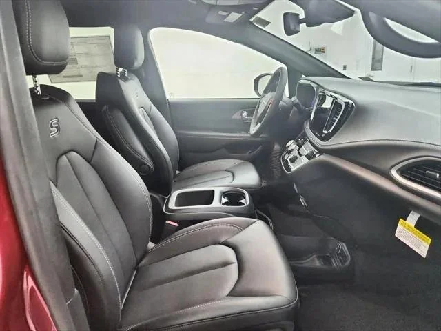 2026 Chrysler Pacifica Select - Photo 33