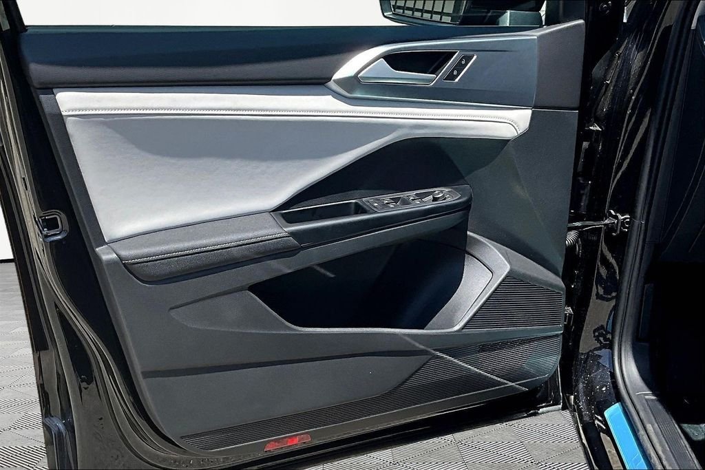 New 2026 Black Volkswagen 1.5T SE image 19