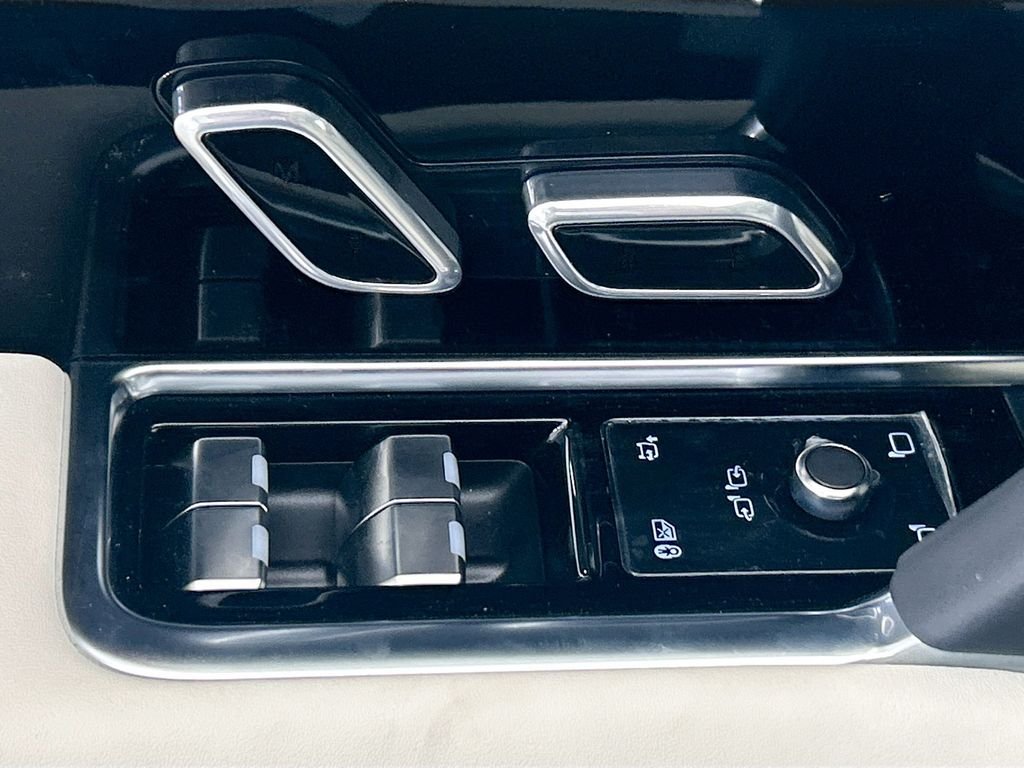 New 2026 Santorini Black Land Rover SE image 22