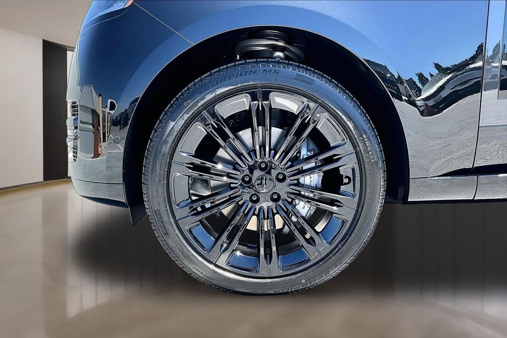 New 2026 Santorini Black LAND ROVER SE image 13