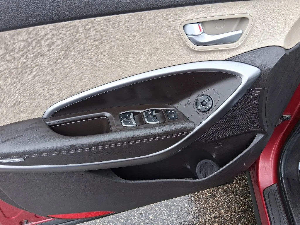 Used 2014 Serrano Red Hyundai Base image 15