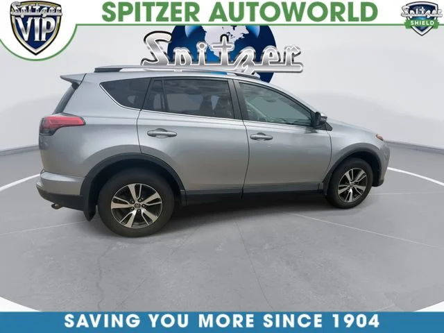 Used 2018 Silver Toyota XLE image 10