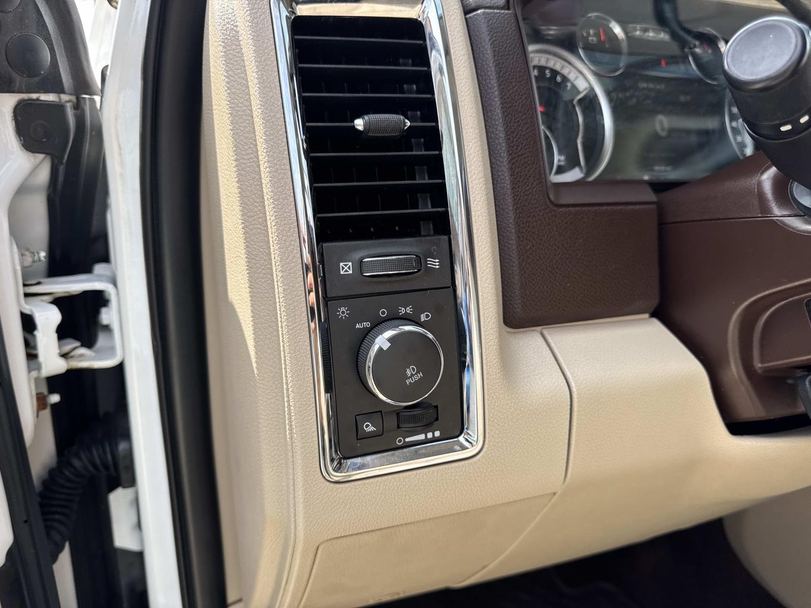 Used 2018 Bright White Clearcoat Ram Laramie image 20