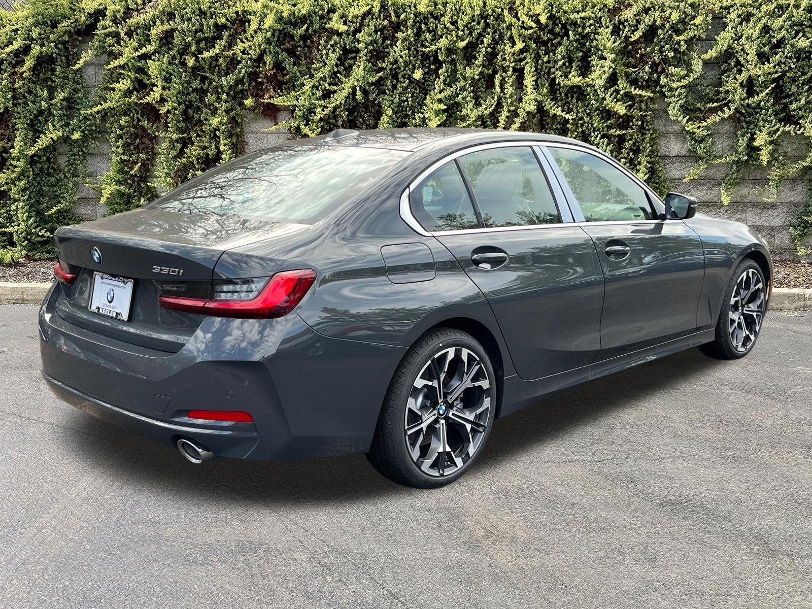 New 2026 Dravit Grey Metallic BMW 330i NA xDrive image 2