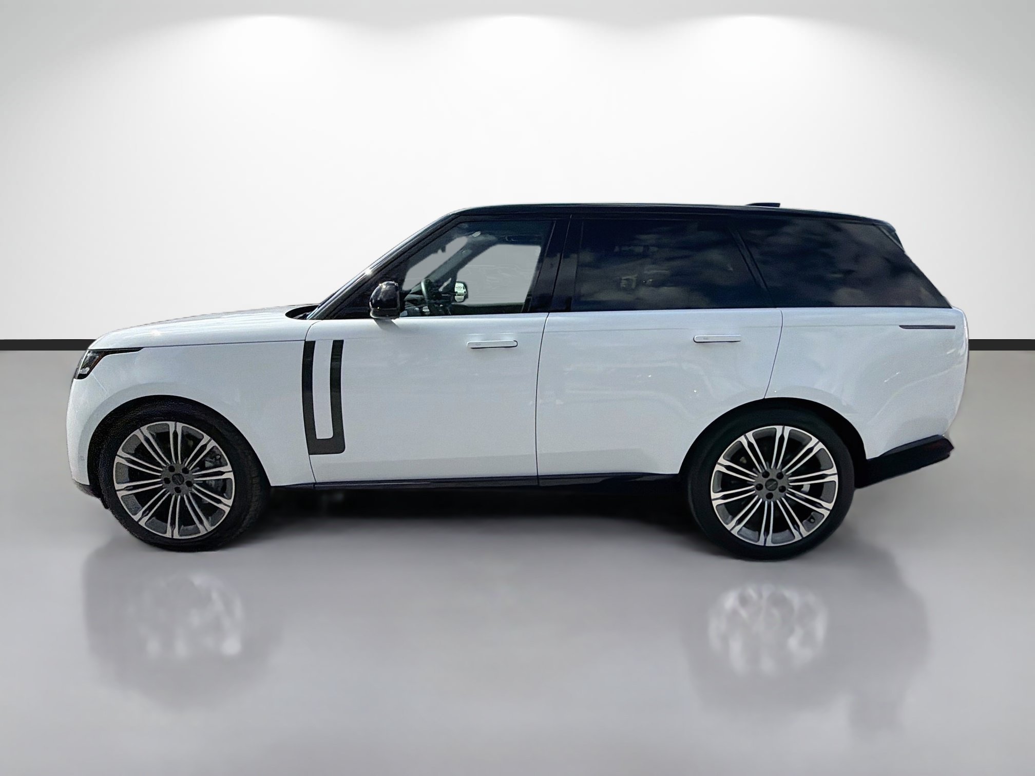New 2026 Fuji White Land Rover SE image 2
