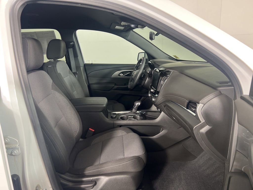 Used 2023 Iridescent Pearl Tricoat Chevrolet LT Cloth image 8