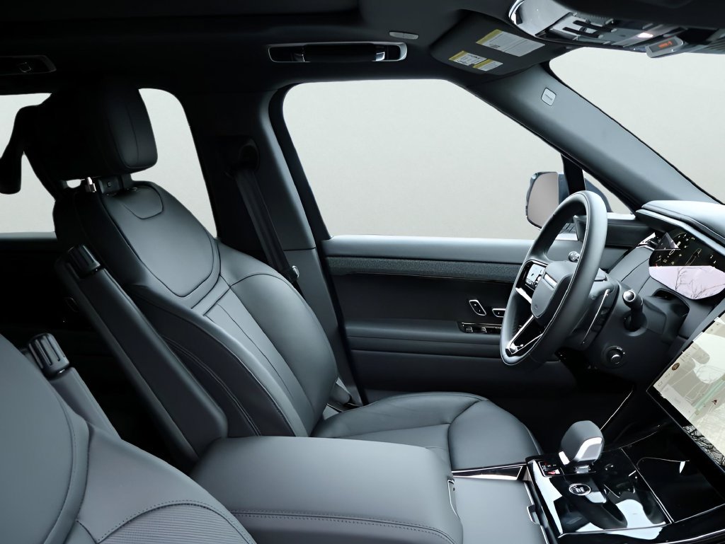 Certified Used 2025 Fuji White Land Rover Dynamic SE image 9